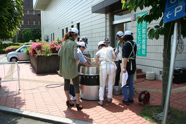 炊き出し1